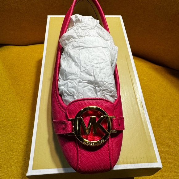 Michael Kors Fuchsia Loafers with Gold Emblem - Picture 1 of 3